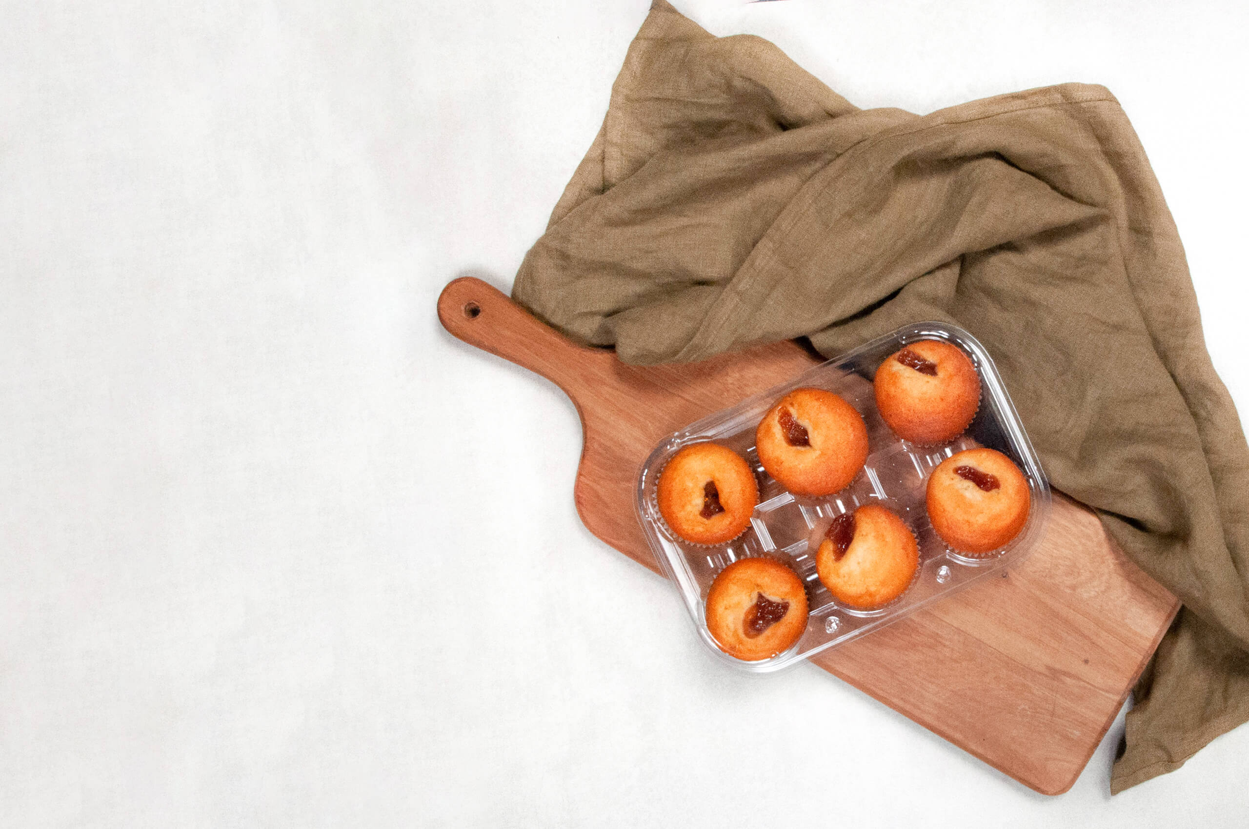 6 muffin plastic tray on wooden chopping board